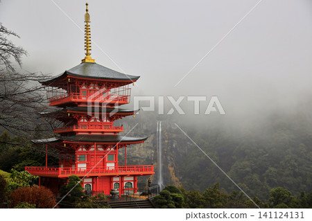 A three-story pagoda shrouded in mist 141124131