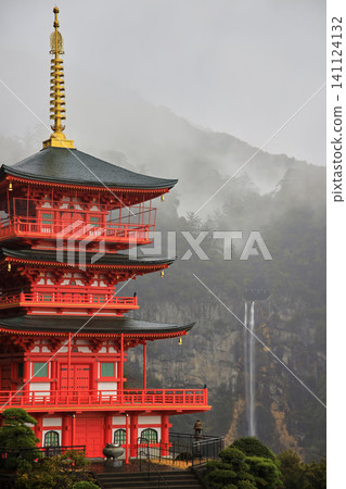 A three-story pagoda shrouded in mist 141124132