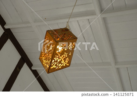 Gold floral pattern translucent ceiling lamp 141125071