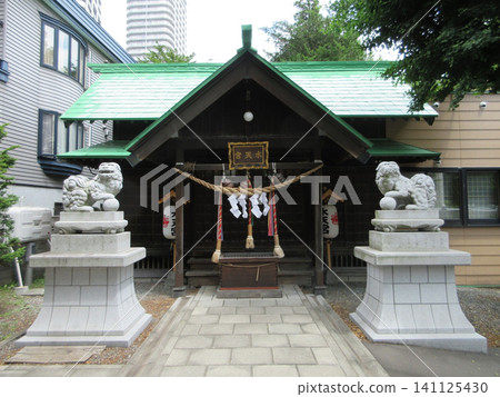 The main hall and guardian lion-dogs of Sapporo Suiten-gu Shrine! Chuo-ku, Sapporo City, Hokkaido The main hall and guardian lion-dogs of Sapporo Suiten-gu Shrine! Chuo-ku, Sapporo City, Hokkaido 141125430