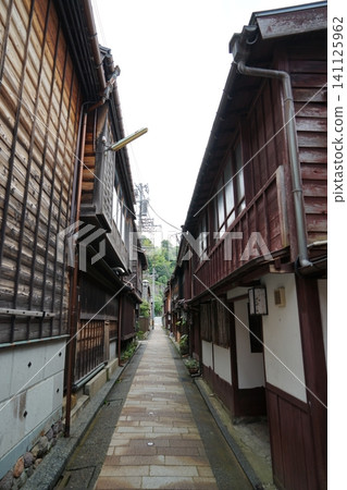 The charming streetscape of Higashiyama, Kanazawa The charming streetscape of Higashiyama, Kanazawa 141125962