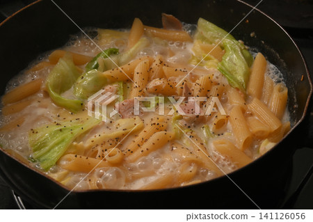 Cabbage and bacon cream pasta with penne pasta Cabbage and bacon cream pasta with penne pasta 141126056