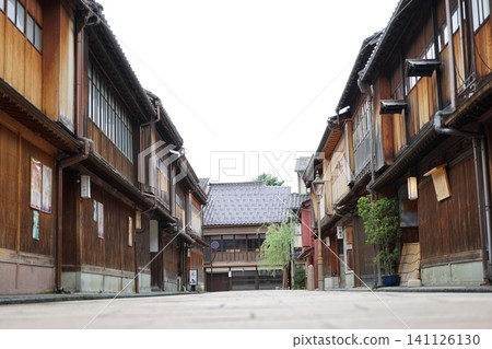 The charming streetscape of Higashiyama, Kanazawa The charming streetscape of Higashiyama, Kanazawa 141126130