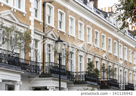 Victorian townhouses on city street Victorian townhouses on city street 141126942