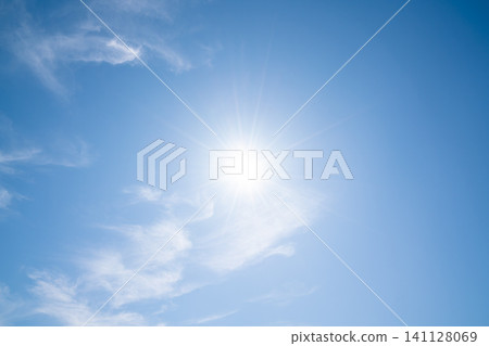 Blue sky and shining sun (May) 141128069