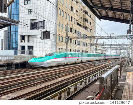 The Tohoku-Aomori Shinkansen departing from Utsunomiya Station The Tohoku-Aomori Shinkansen departing from Utsunomiya Station 141129647