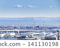 從空中俯瞰橫濱港的貨櫃碼頭和龍門起重機。 141130198