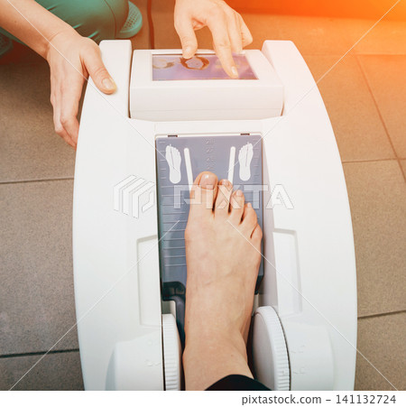 Portable medical equipment for diagnosis bone density. Portable medical equipment for diagnosis bone density. 141132724