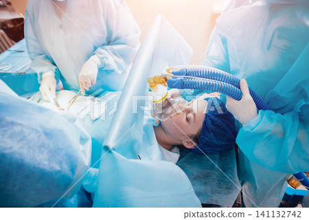 Pre oxygenation for general anesthesia. 141132742