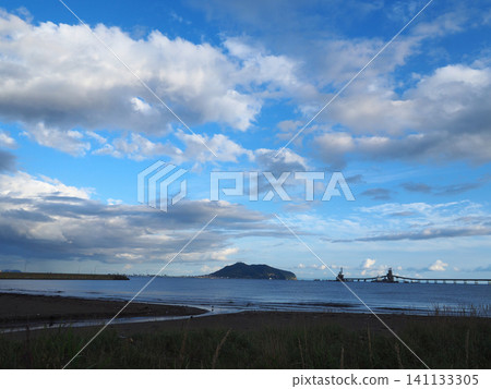 從郊區看到的函館市和函館山（北海道北斗市） 141133305