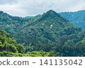 夏日山巒，綠意盎然的山脈 141135042