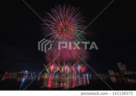View of the Fukuoka Higashi Ward Fireworks Festival from the opposite bank View of the Fukuoka Higashi Ward Fireworks Festival from the opposite bank 141136573