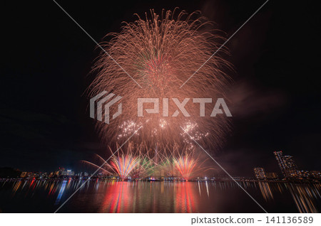 從對岸眺望福岡東區煙火大會 從對岸眺望福岡東區煙火大會 141136589
