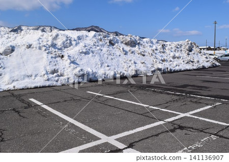 Snow-removed parking lot in a heavy snowfall area 141136907