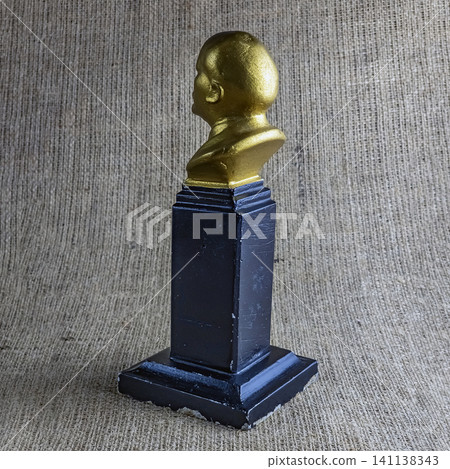 Profile View of a Vintage Vladimir Lenin Sculpture Profile View of a Vintage Vladimir Lenin Sculpture 141138343