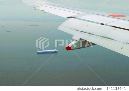 飛機降落在羽田機場 飛機降落在羽田機場 141138641