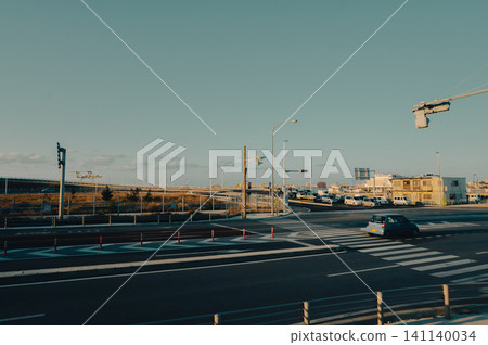 Under the winter sky, a seaside intersection and pedestrian crossing Under the winter sky, a seaside intersection and pedestrian crossing 141140034