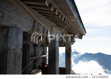 The design of the sacred rope attached to the eaves of the shrine at the mountaintop The design of the sacred rope attached to the eaves of the shrine at the mountaintop 141140093