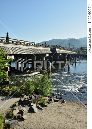 Uji Bridge and Uji River in spring (Uji City, Kyoto Prefecture) Uji Bridge and Uji River in spring (Uji City, Kyoto Prefecture) 141140664