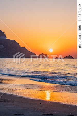 A view of the sunrise from Koijigahama Beach in Tahara City (Aichi Prefecture) A view of the sunrise from Koijigahama Beach in Tahara City (Aichi Prefecture) 141140946