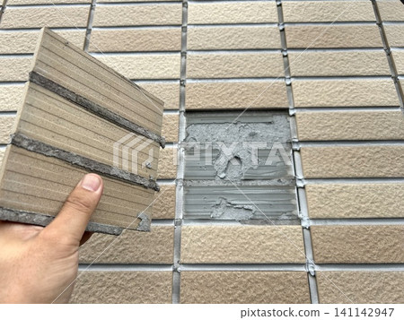 Tiles that lift up and peel off easily Tiles that lift up and peel off easily 141142947