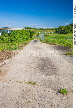 Farm road along the Tenjin River, Ogi, Otsu City, Shiga Prefecture Farm road along the Tenjin River, Ogi, Otsu City, Shiga Prefecture 141143578
