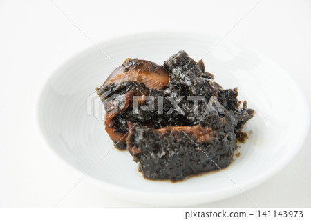 Freshly made seaweed tsukudani served on a small white plate. 141143973