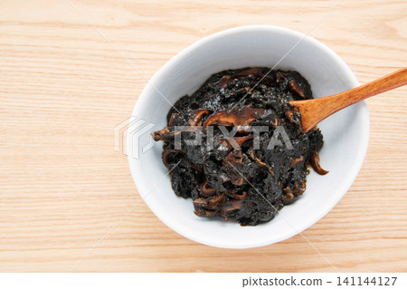 Freshly made seaweed tsukudani served in a bowl. Freshly made seaweed tsukudani served in a bowl. 141144127