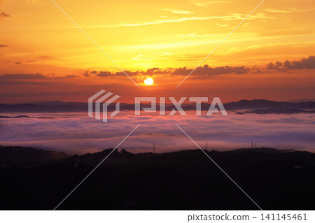 Sea of clouds and sunrise 5402 Sea of clouds and sunrise 5402 141145461