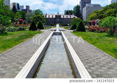 Sunken Garden Canal, front view, Chuo Ward, Sapporo City, under a blue sky. Sunken Garden Canal, front view, Chuo Ward, Sapporo City, under a blue sky. 141147023