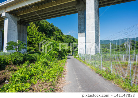 國道161號,經滋賀縣大津市小木町的鄉村地區 國道161號,經滋賀縣大津市小木町的鄉村地區 141147858