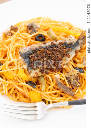 美味的香草烤沙丁魚義大利麵 美味的香草烤沙丁魚義大利麵 141148078