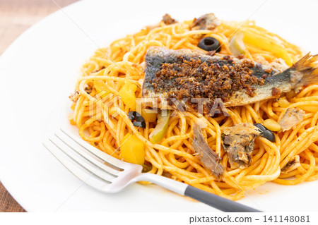 Delicious herb-roasted sardine pasta 141148081