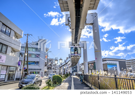 Urban scenery of Kamakura City, Kanagawa Prefecture: The Shonan Monorail running around Shonan-Fukasawa Station. Urban scenery of Kamakura City, Kanagawa Prefecture: The Shonan Monorail running around Shonan-Fukasawa Station. 141149053