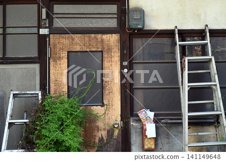 Old apartment door Old apartment door 141149648