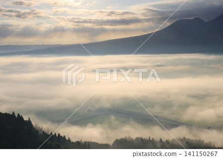 A sea of clouds envelops the town of Aso. A sea of clouds envelops the town of Aso. 141150267