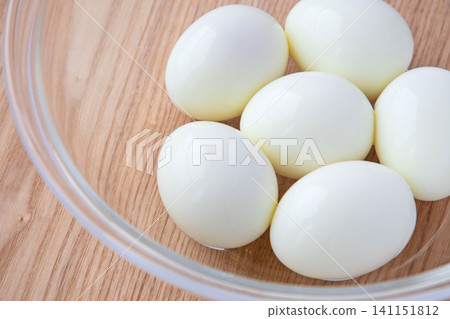 Peeled hard-boiled eggs in a glass bowl Peeled hard-boiled eggs in a glass bowl 141151812