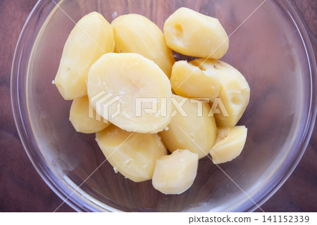 Steamed potatoes in a glass bowl Steamed potatoes in a glass bowl 141152339