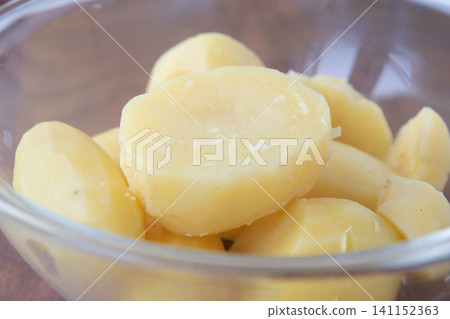 Steamed potatoes in a glass bowl Steamed potatoes in a glass bowl 141152363