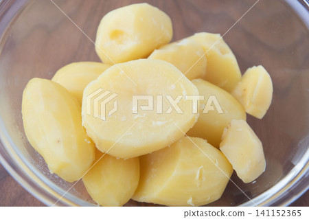 Steamed potatoes in a glass bowl Steamed potatoes in a glass bowl 141152365