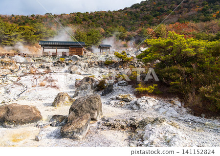 在雲仙地獄谷和大糸地獄,空氣中瀰漫著硫磺的氣味。 在雲仙地獄谷和大糸地獄,空氣中瀰漫著硫磺的氣味。 141152824