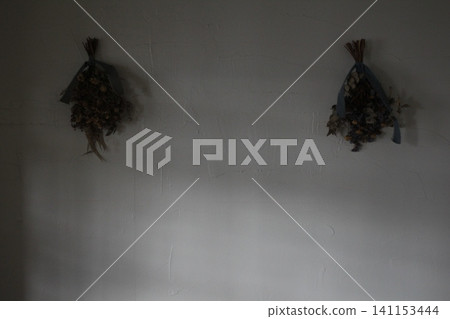 房間裡裝飾的乾燥花 房間裡裝飾的乾燥花 141153444