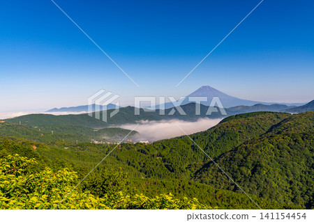 【神奈川縣】雨季間隙,從箱根大觀山眺望富士山 【神奈川縣】雨季間隙,從箱根大觀山眺望富士山 141154454