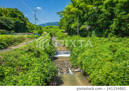 The clear stream of Tenjin River flowing through Ogi, Otsu City, Shiga Prefecture. The clear stream of Tenjin River flowing through Ogi, Otsu City, Shiga Prefecture. 141154862