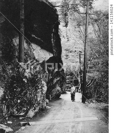 Old photograph, 1918-1933, Minoh City, Osaka Prefecture, Tojinmodoriwa Rock in Minoh Park. Old photograph, 1918-1933, Minoh City, Osaka Prefecture, Tojinmodoriwa Rock in Minoh Park. 141156024