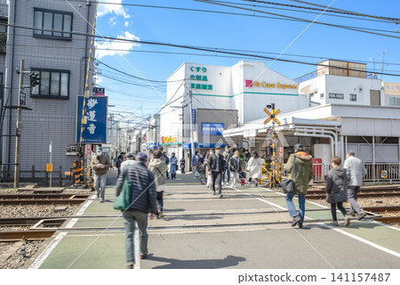 Urban scenery of Yokohama City, Kanagawa Prefecture: A level crossing in front of Myorenji Station. 141157487