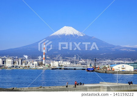 從富士市田之浦港眺望富士山 從富士市田之浦港眺望富士山 141159222