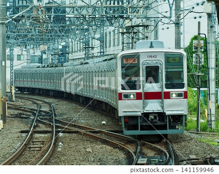 Tobu Tojo Line 10000 series, Shimo-Itabashi Station Tobu Tojo Line 10000 series, Shimo-Itabashi Station 141159946