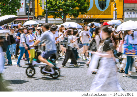 日本東京的城市景觀交通罰單系統將於4月1日開始實施,但是…人們還會像這樣開車通過澀谷十字路口嗎…? =澀谷 日本東京的城市景觀交通罰單系統將於4月1日開始實施,但是…人們還會像這樣開車通過澀谷十字路口嗎…? =澀谷 141162001