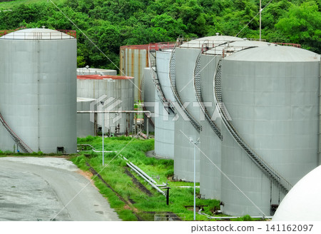 Large gas storage tanks at an oil refinery and petrochemical plant. Industrial pipelines and energy infrastructure essential for global fuel production, transportation, and power supply industries. Large gas storage tanks at an oil refinery and petrochemical plant. Industrial pipelines and energy infrastructure essential for global fuel production, transportation, and power supply industries. 141162097
